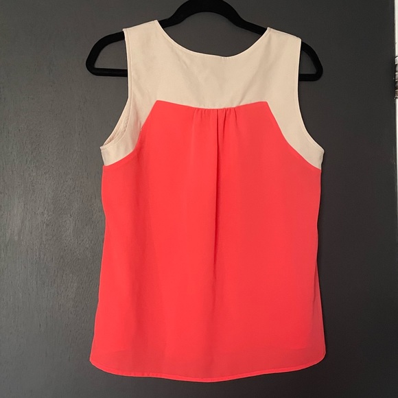 Skies Are Blue Coral and Cream Sleeveless Top - Size Medium - Picture 3 of 4